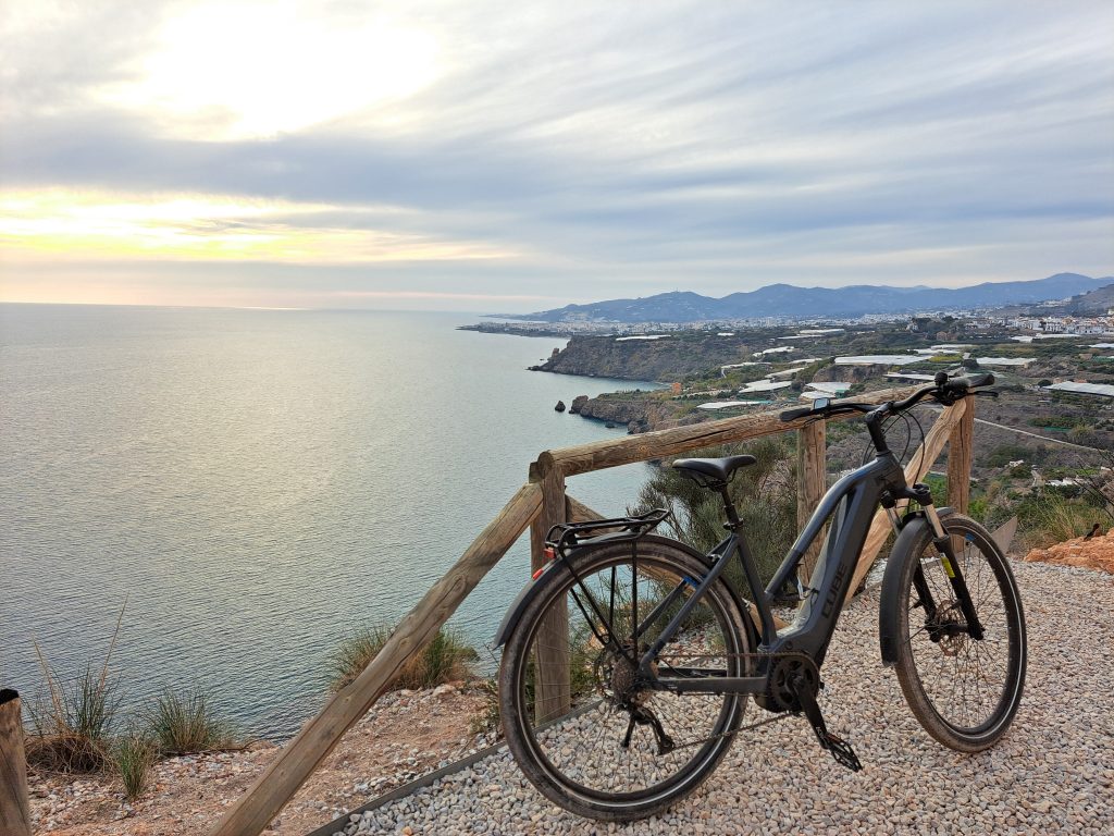 Qué hacer en bicicleta en el área de Nerja 4 Acantilados Qué hacer en bicicleta en el área de Nerja