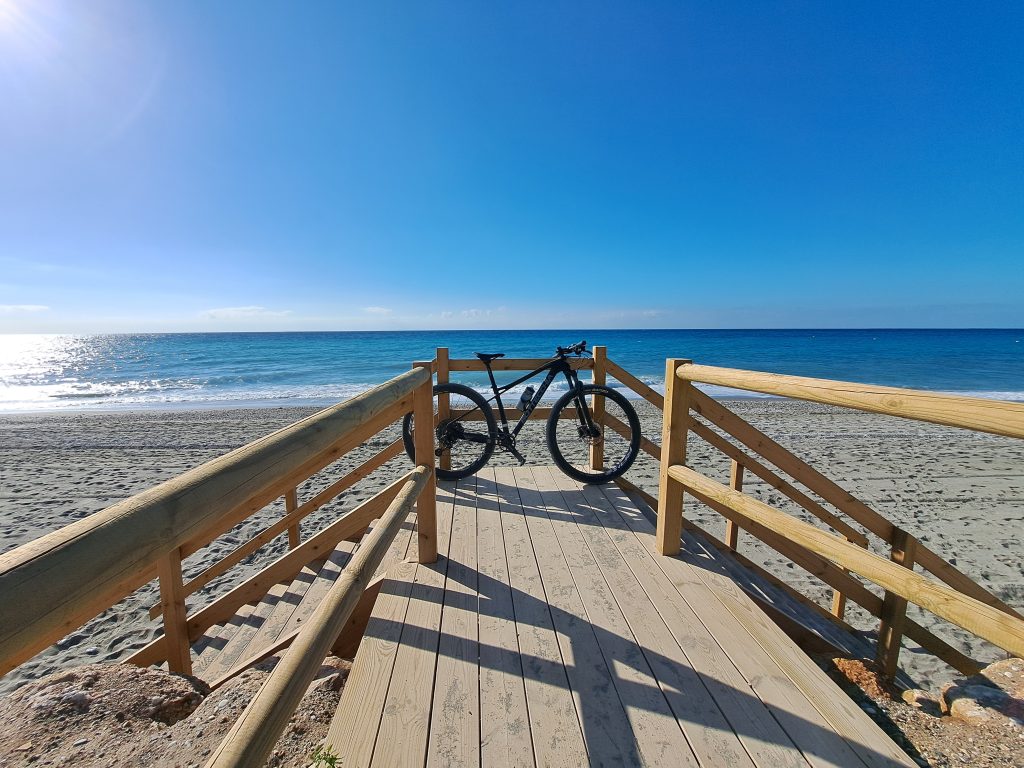Qué hacer en bicicleta en el área de Nerja 1 Playazo1 Qué hacer en bicicleta en el área de Nerja