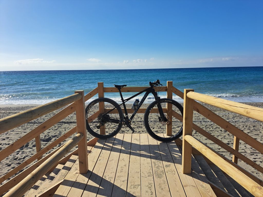 Qué hacer en bicicleta en el área de Nerja 2 Playazo2 Qué hacer en bicicleta en el área de Nerja